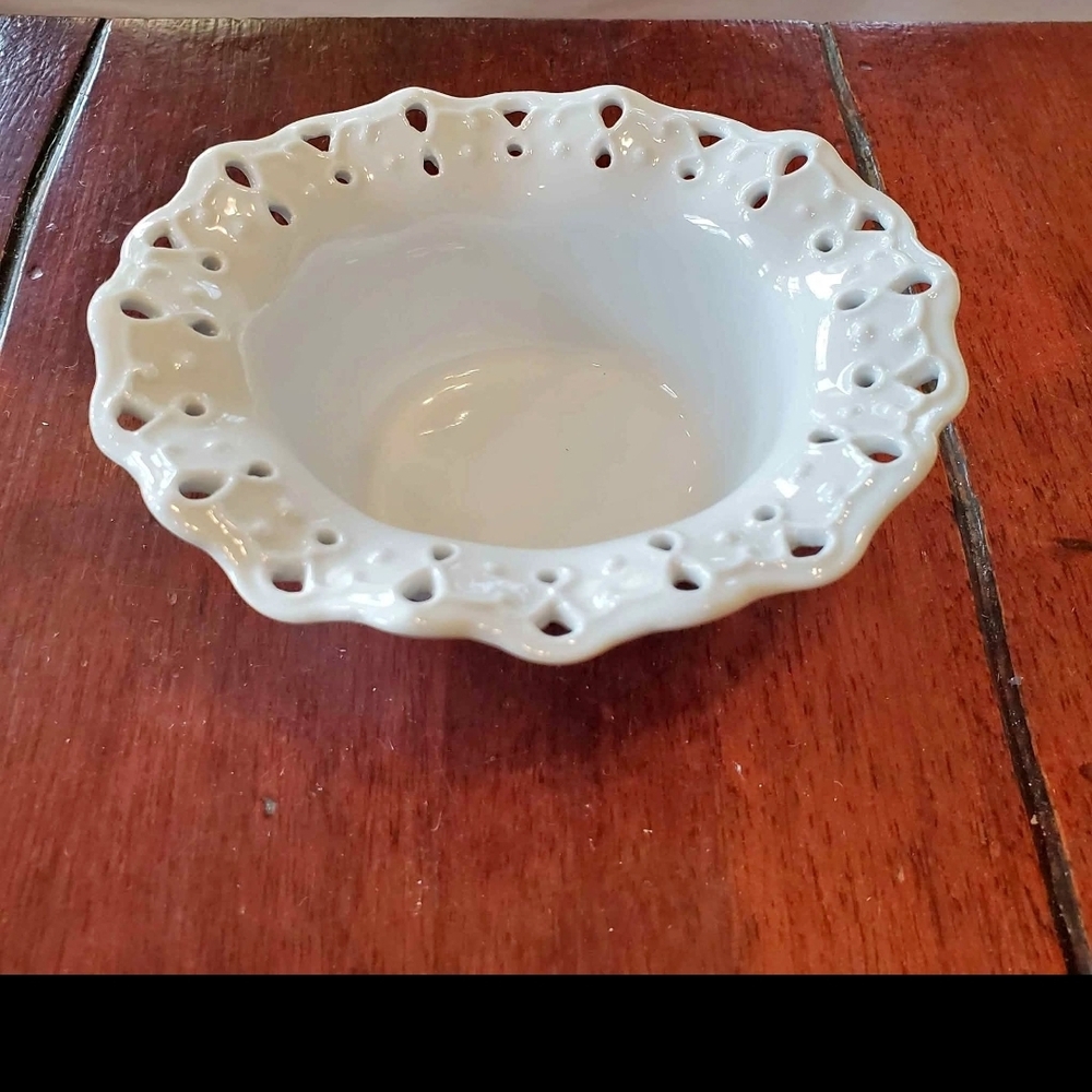 Mikasa Vintage Ruffled China Bowl- 5.5"